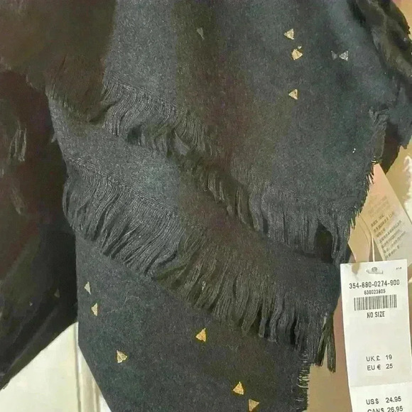 Hollister Shawl‎ - Picture 4 of 4